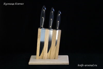 Set of kitchen knives 